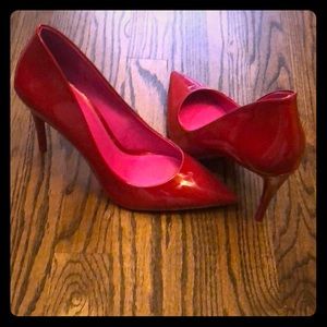 Red pumps